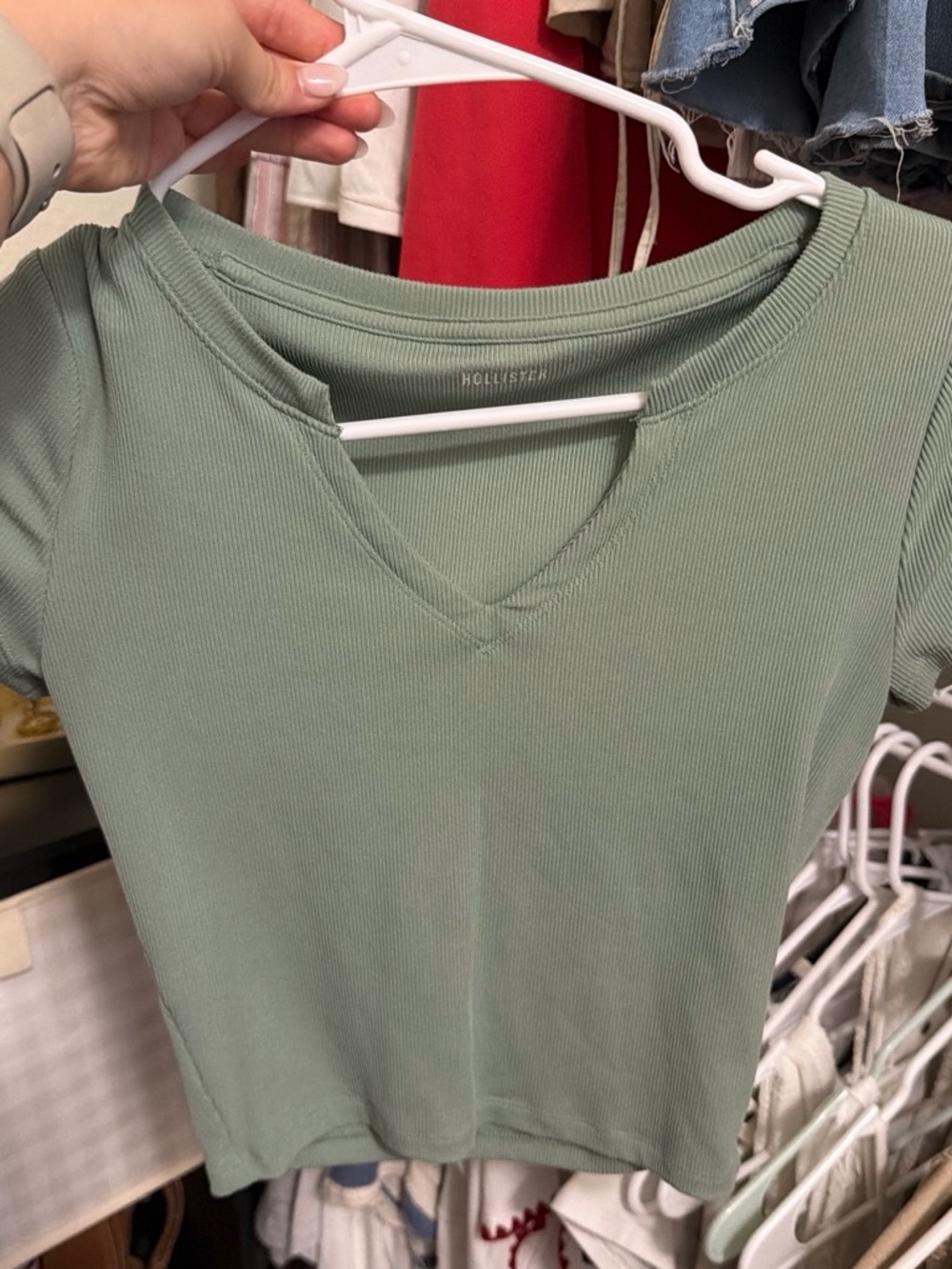 Hollister Ribbed V‑Neck Short Sleeve Tee in Sage Green